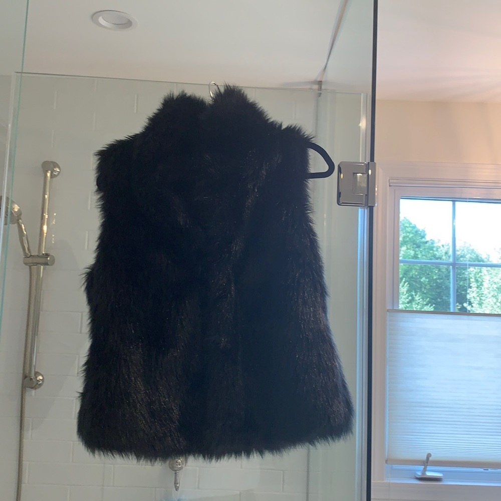BLACK FAUX FUR VEST